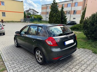 Kia Ceed 1.4i R.v. 2012 manuál ČR 160.000km - 4