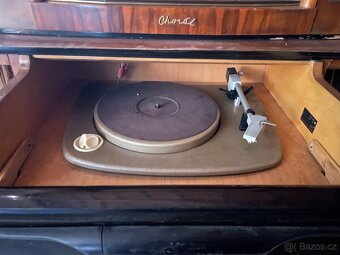 Gramofón Halabala + radio - 4