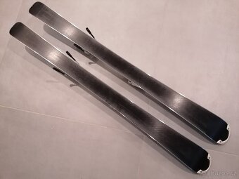 Prodám lyže značky Völkl chica. Velikost 110cm. - 4