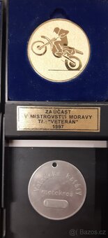Medaile motocross 2 v krabičkách 1 volně, celkem 3 kusy cena - 4