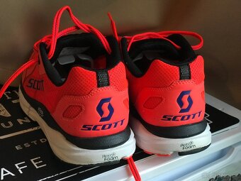 Běžecké boty Scott ASICS new balance Nike tiempo - 4