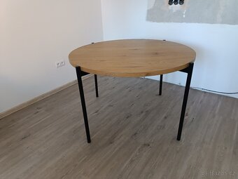 Krásný kulatý stůl, průměr 120 cm - 4