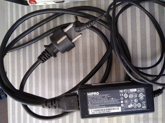 Acer Aspire One ZG5 bílý s prasklým displejem. - 4