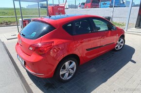 Prodám OPEL ASTRA 1.4 TURBO 88kW benzin - 4
