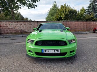 Ford mustang 5.0 GT  manuál - 4