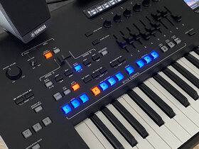 Profesionální klávesy Yamaha Genos 1 + repro + stojan - 4