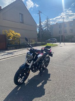 Honda CB125R - 4