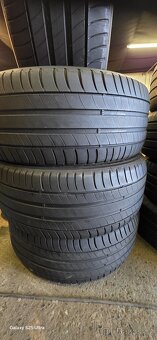 Prodám 2ks pneu 225/45/17 - 4