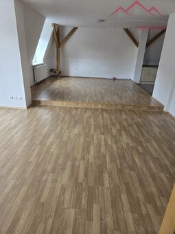 Pronájem podkrovní bytové jednotky 3+1 s parkováním, 124 m2, - 4