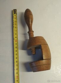 Starý dřevěný svěráček, svěrák - 4