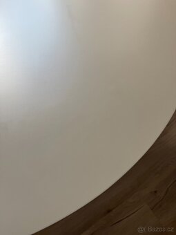 Kulatý jídelní stůl béžový - 4