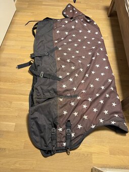 Deka výběhová 135cm Stars HKM, s vyšším krkem, 300 g - 4