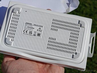Samsung Duální bezdrátová nabíječka (15W) bílá - 4
