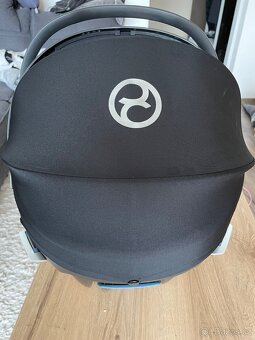 Autosedačka se základnou - 4