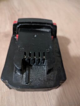 Prodám baterií Milwaukee - 4