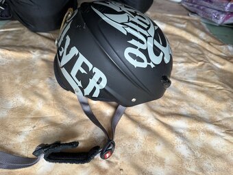 Snowboadingová přilba - 4