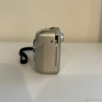 Yashica Zoomate 120SE - 4