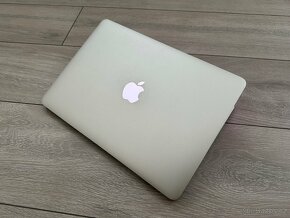 Apple Macbook Air 13¨ 2017 / 1,8 GHz / 8Gb / 256Gb SSD - 4