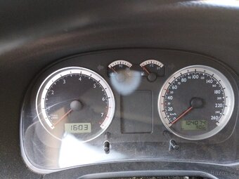 Vw Bora 1.6 16v 105000km rv 2004 - 4