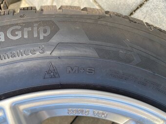 Zimní sada 215/60/R16 7J,ET 35, téměř nové - 4