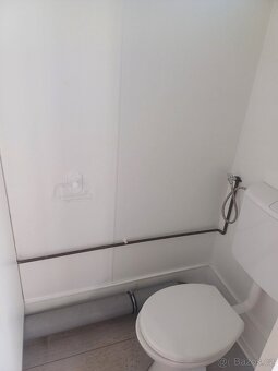 Použitá sanitární buňka - WC a sprchy, sanitární kontejner - 4