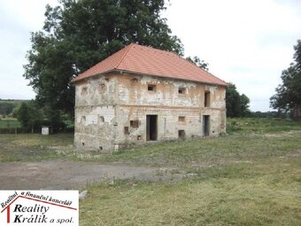 Pozemky a budovy v průmyslové zóně, 3km od K.Hory - 4