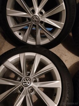 4ks alu disky orig. Vw 5x112 R17 pneu 205/55 R17 8mm - 4