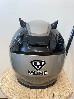 Helma na motorku značky Yohe (XS) výklopná - 4
