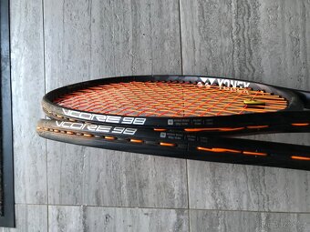 Tenisové rakety Yonex Vcore 98, váha 305g, grip L2 - 4