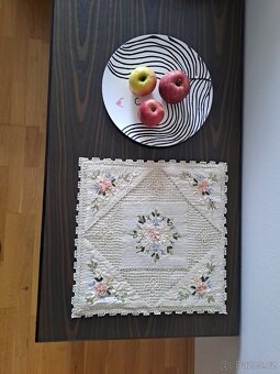 KRÁSNÝ RUČNĚ VYŠÍVANÝ POVLAK NA POLŠTÁŘ - 4