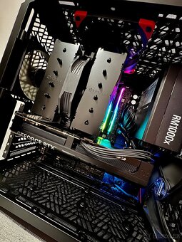 VÝKONNÉ HERNÍ DĚLO R7 7800X3D/32GB RAM/RTX 5070/1TB SSD - 4