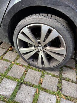 Alu kola Škoda 5x112 r18 8j et44 pneu 225/40/18 - 4