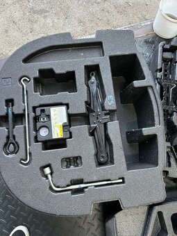 Vložka s příslušenstvím do dojezdového kola, rezervy - 4