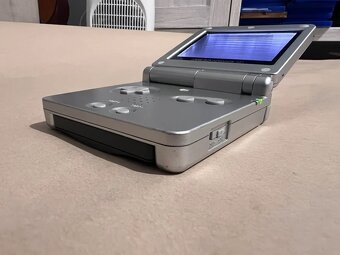 Game Boy Advance SP - 4