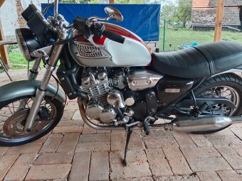 Triumph Thunderbird 900 - 4