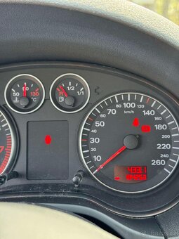 AUDI A3, 1,6 Sportback, rok 2006 - 4