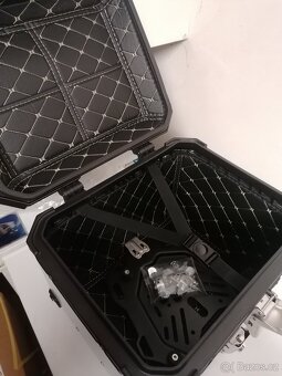 Univerzální Motocyklový ALU kufr 45 L. - 4