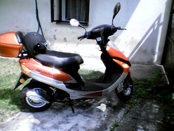 Prodám skútr 2sedadlový - 4