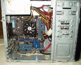 Starší plně funkční PC - 4