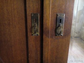 Secesní šatní skříň - 4