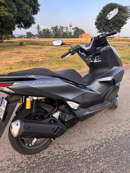 Skútr Honda pcx 125 - 4