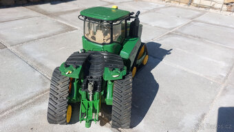Prodám Bruder Pásový traktor John Deere 2492/02 - 4