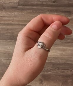 Nový dámský stříbrný prsten prstýnek otevřený a ruce dlaně - 4
