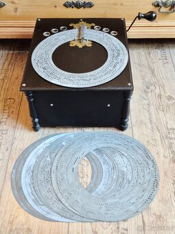 Starožitný hrací stroj, flašinet Ariosa, 1898, Německo - 4