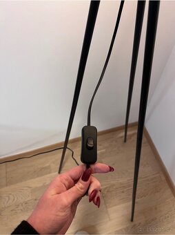 Stojací lampa černá - 4