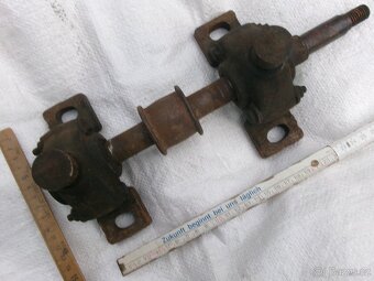 prodám různé hřídele, železné a dřevěné kolečka..... Železné - 4