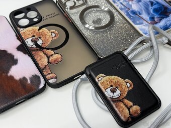 Nabízím 8 krytů na iPhone 15 Pro Max - 4