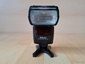 Nikon blesk SB-700 - 4