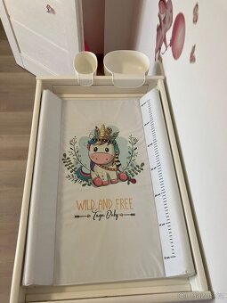 Přebalovací stůl s podložkou - 4