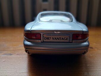 Model auta Aston Martin DB7 VANTAGE V12, 1:18 - 4
